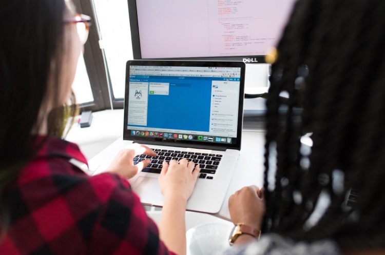 Education and Technology: 7 Pros and Cons