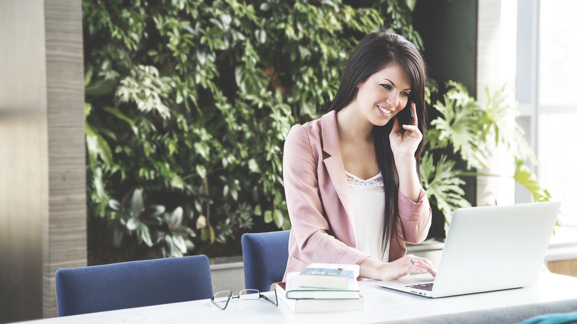FINCAD Women in Finance Scholarship Program 2019 (Up to US$20,000)